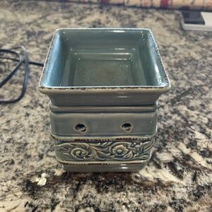 Scentsy Armerina Full-Size Wax Warmer Farmhouse Distressed Blue/Green